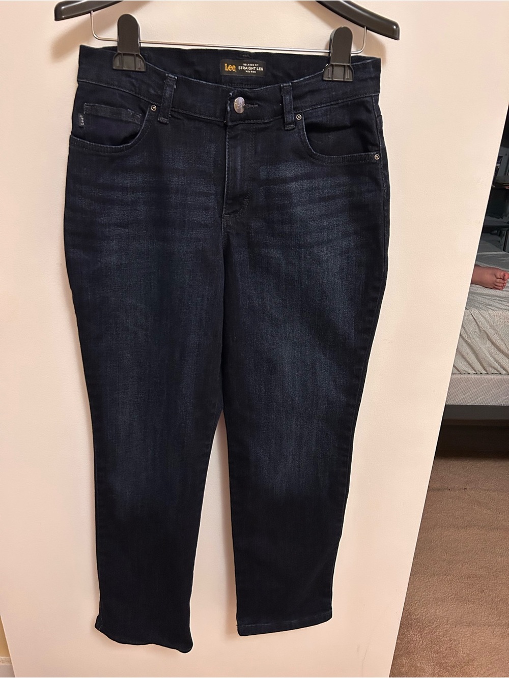 Lee Women's relaxed fit mid rise Jeans in Dark Indigo